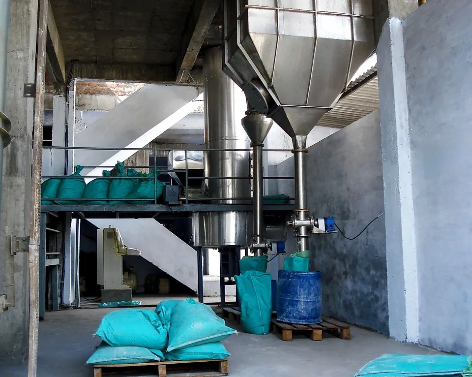Acmefil spin flash dryer with cyclone and bag filter discharging dry powder into bags