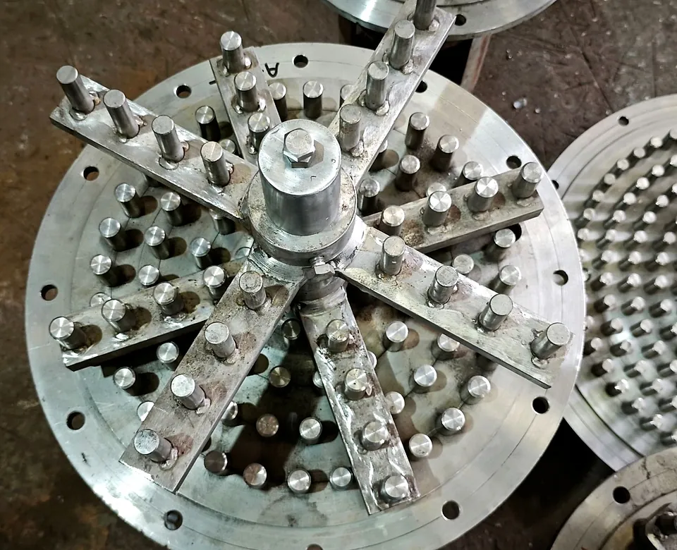 Eight-arm pin mill rotor of a spin flash dryer seen from above
